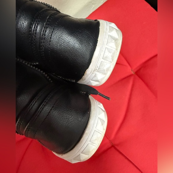 GUESS Women’s black high top sneakers. Size 8. Excellent condition - Picture 4 of 11